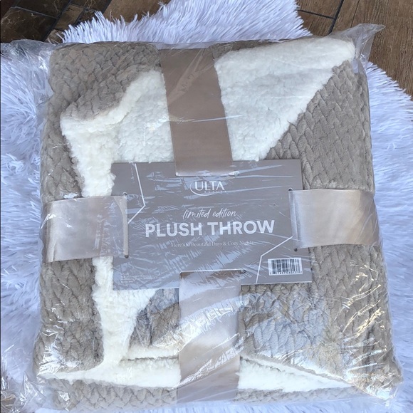 Ulta Beauty Other - GRAY PLUSH THROW